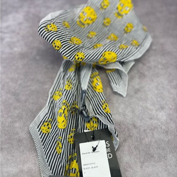 Alexander McQueen NWT Striped Skull Print Scarf - Picture 5 of 9